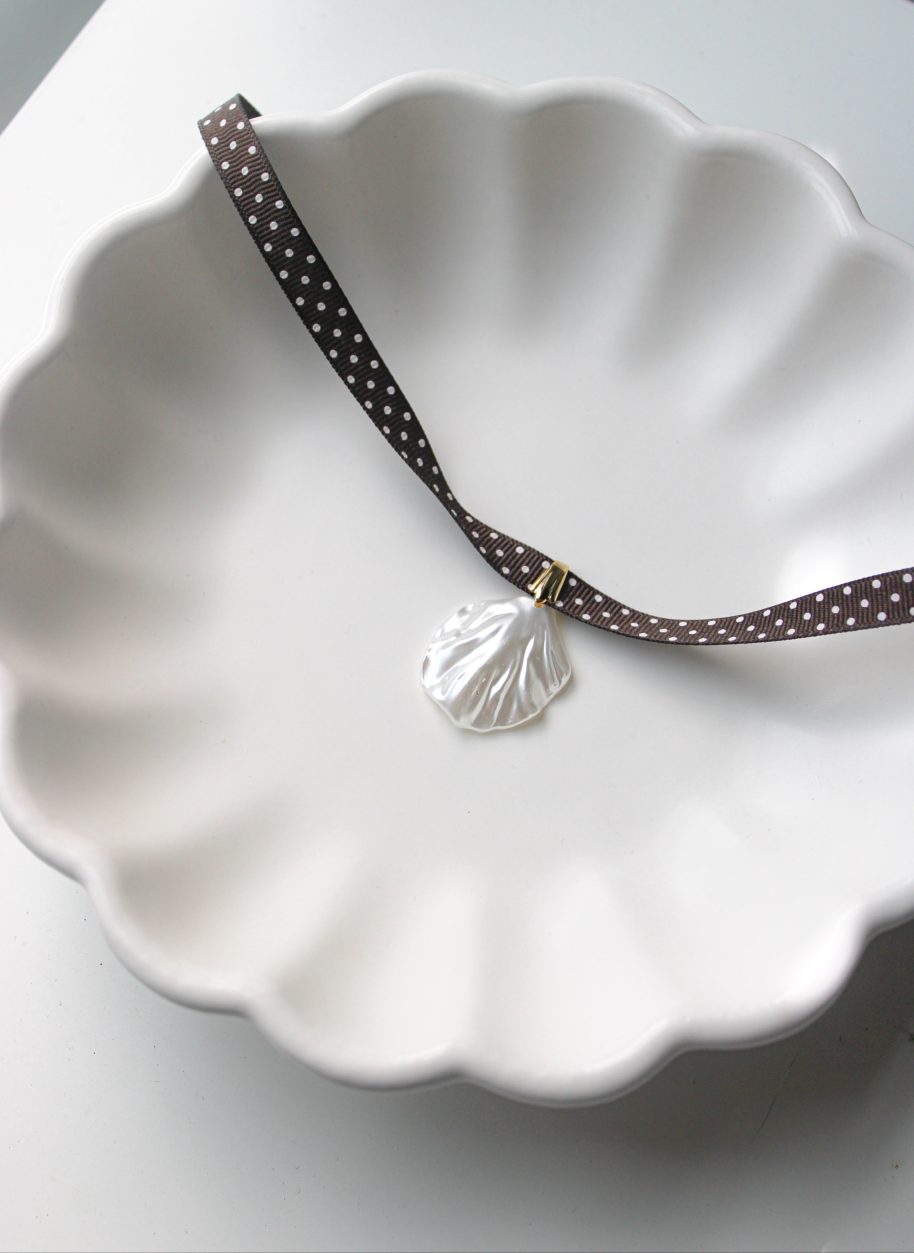 shell charm jewelry
seashell jewelry
coastal jewelry
summer jewelry
Girly fashion
girly jewelry
chunky jewelry
statement jewelry
trendy jewelry
fashion jewelry