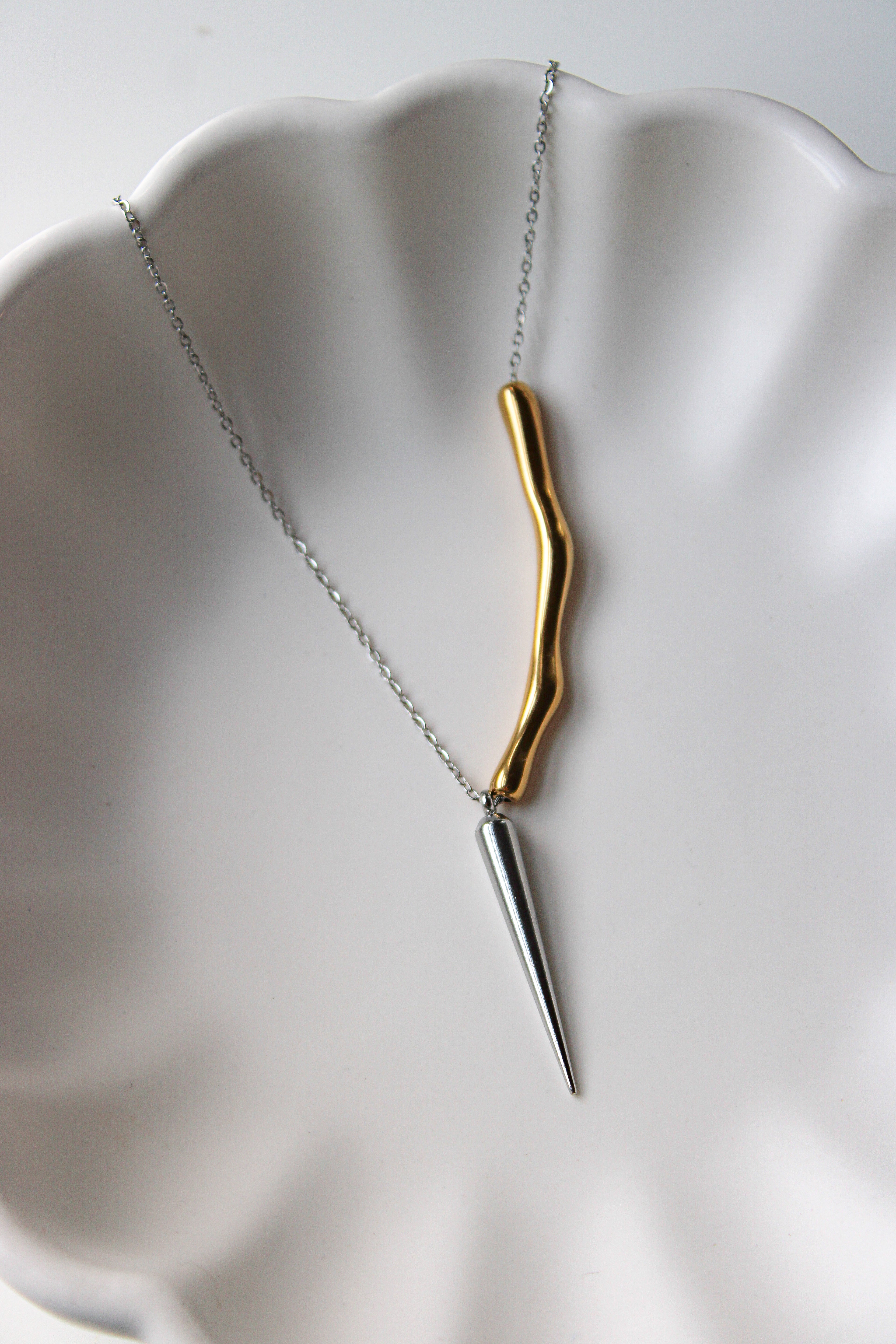 stainless, steel, jewelry, gothic, silver, gold, mixed, metal, rings, spikes, edges, sharp, edgy, cool, statement, waterproof, durable, shiny, bold, unisex, modern, textured, filos, pullas, plateado, dorado, acero, resistente, fashion, trendy
metal
joyeria fina
elegante
1de50
pandora