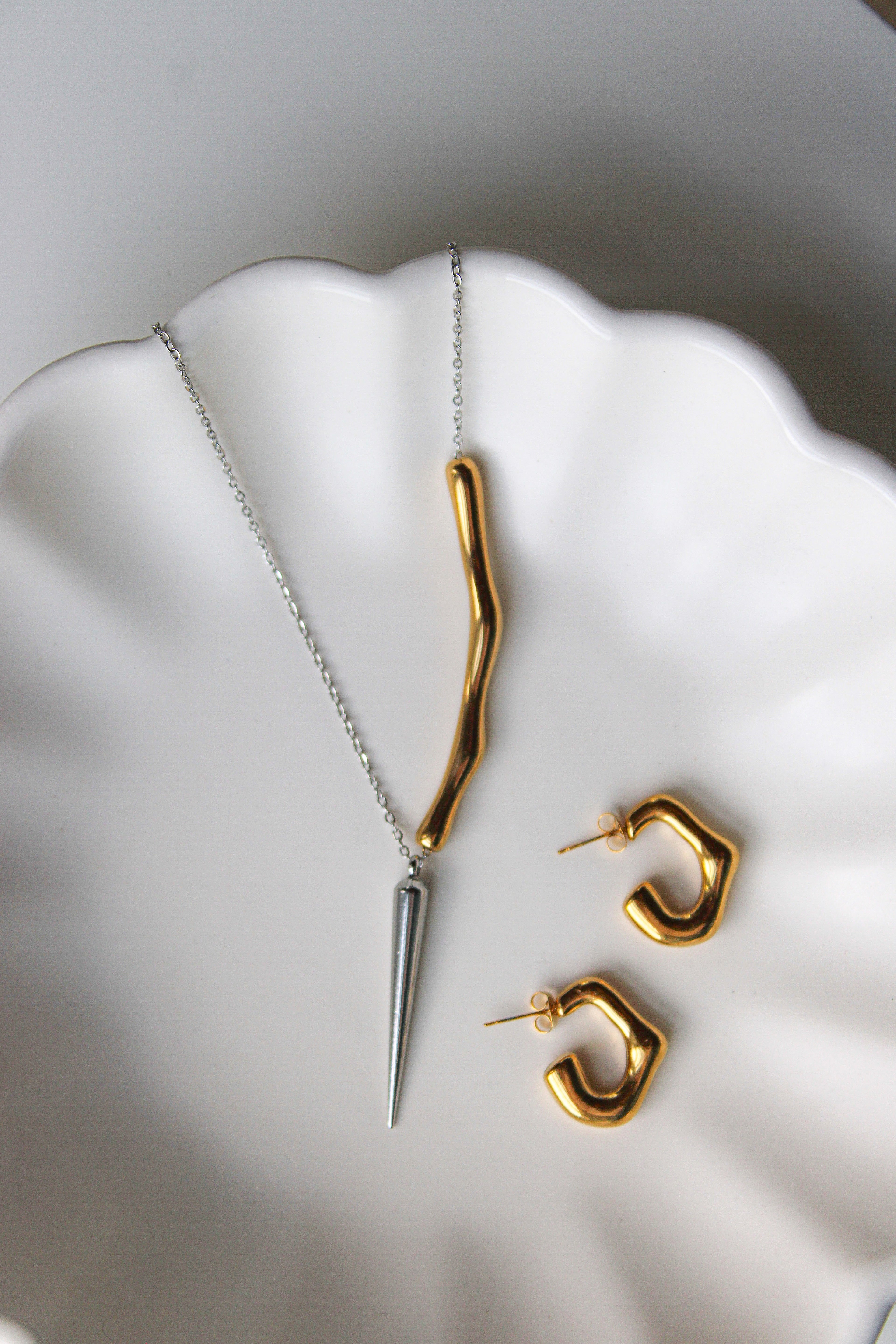 stainless, steel, jewelry, gothic, silver, gold, mixed, metal, rings, spikes, edges, sharp, edgy, cool, statement, waterproof, durable, shiny, bold, unisex, modern, textured, filos, pullas, plateado, dorado, acero, resistente, fashion, trendy
metal
joyeria fina
elegante
1de50
pandora