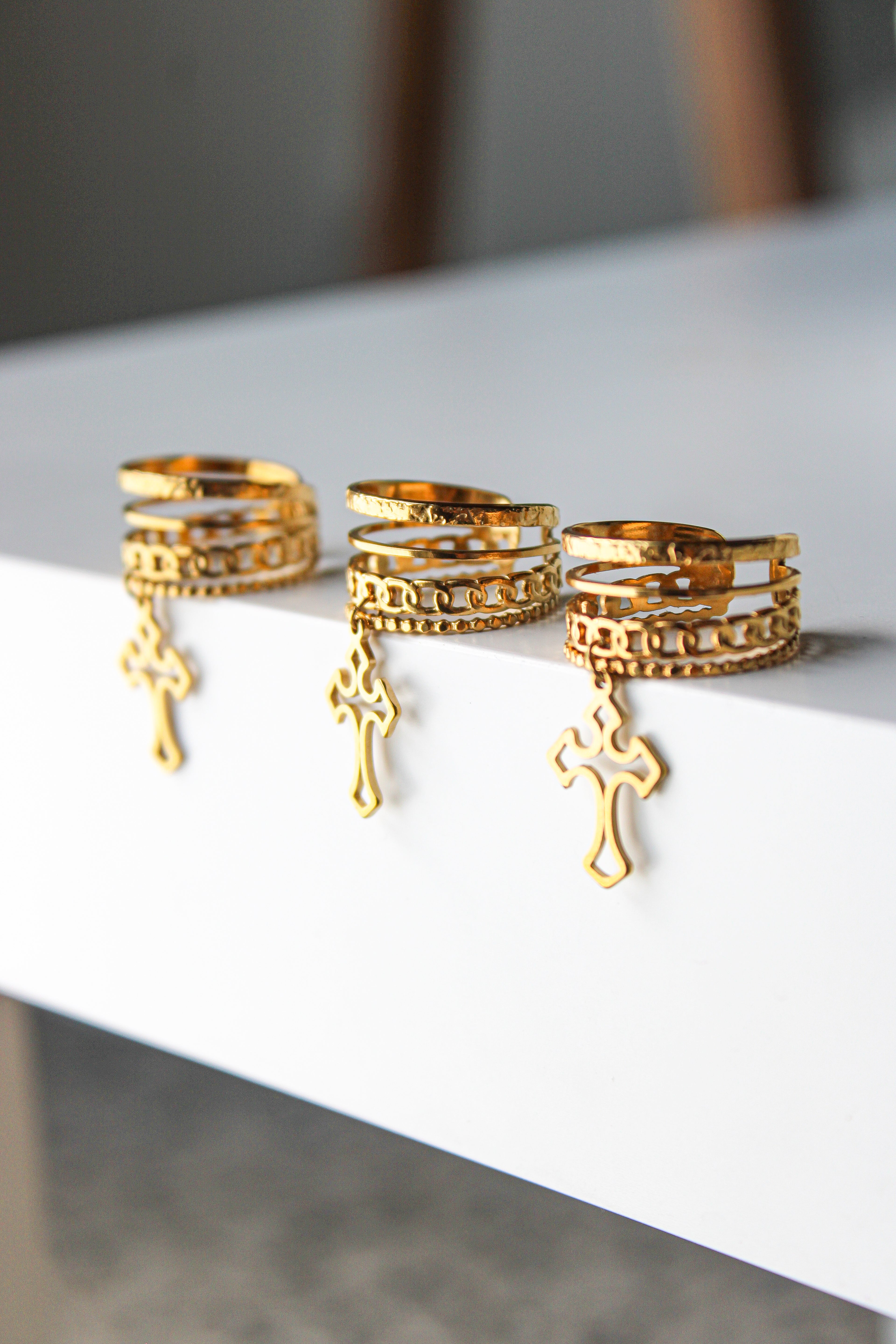 golden ring
stainless steel ring
adjustable ring
rings
sortijas
statement rings
chunky rings
anillos
spiral ring
cross ring
cruz
modern ring
cool
edgy
minimalist
shiny
polished
textured
trendy
unisex
fashion
sculptural
waterproof earring
contemporary