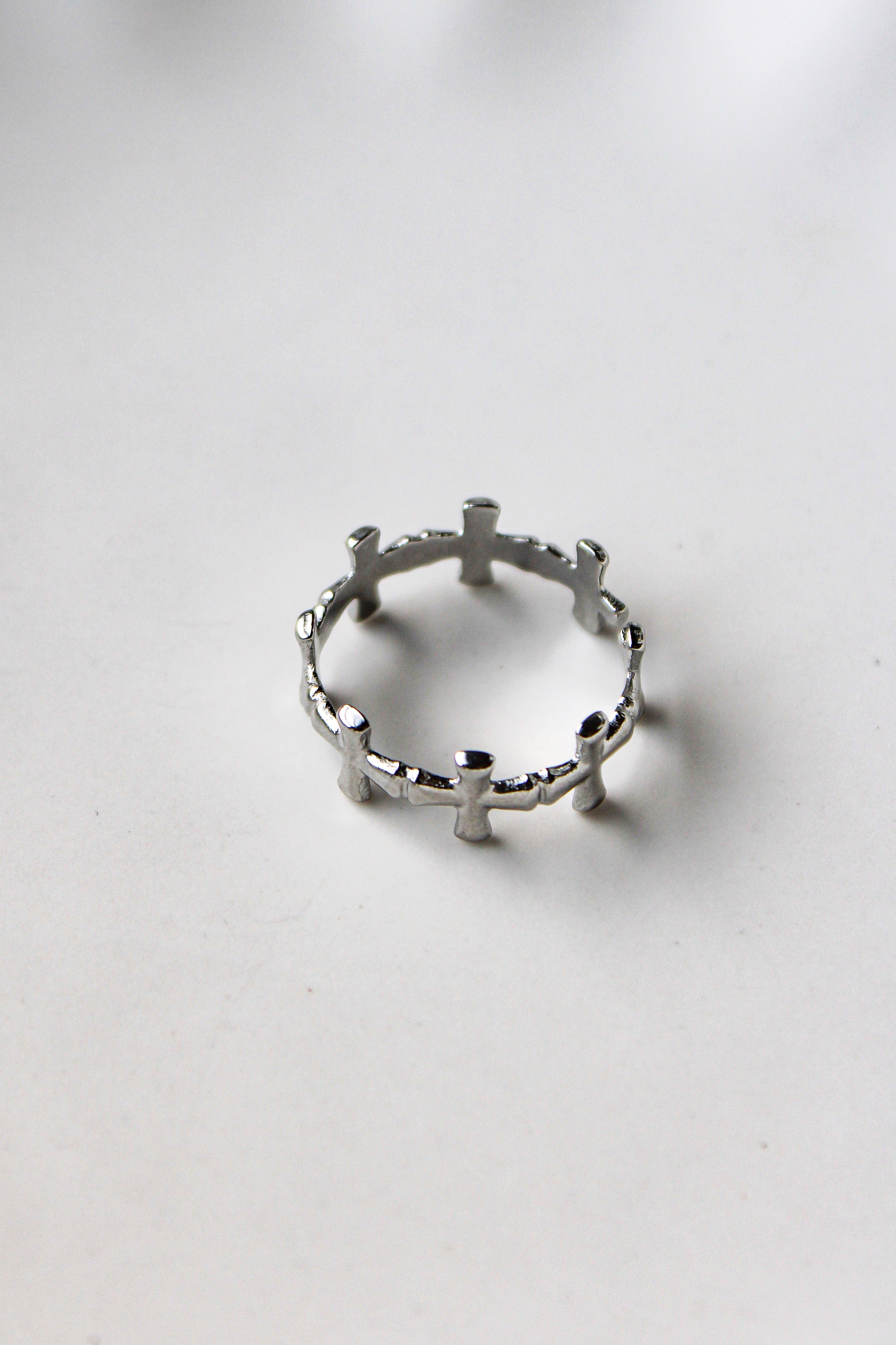 silver ring
stainless steel ring
adjustable ring
rings
sortijas
statement rings
chunky rings
anillos
spiral ring
cross ring
cruz
modern ring
cool
edgy
minimalist
shiny
polished
textured
trendy
unisex
fashion
sculptural
waterproof earring
contemporary