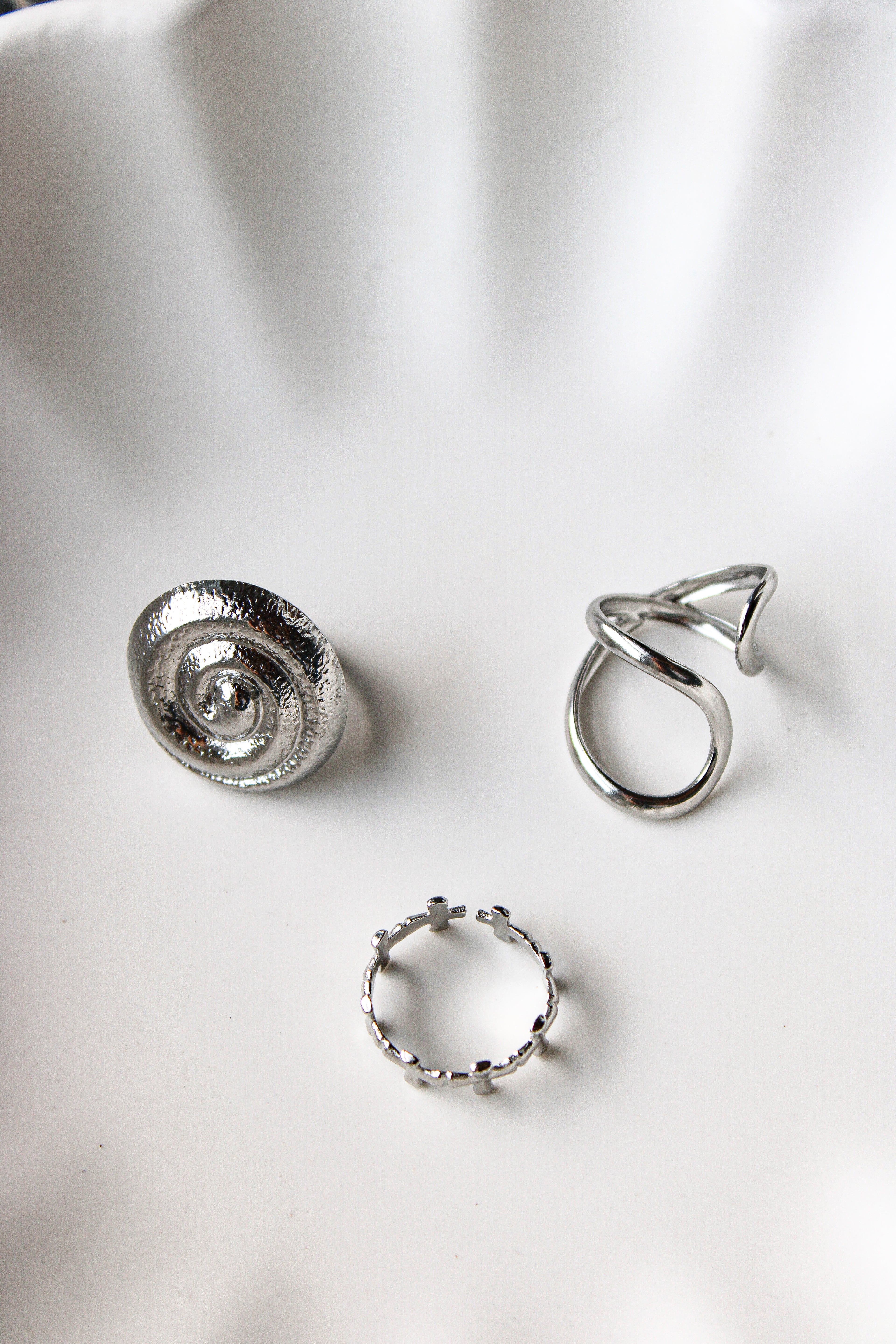 silver ring
stainless steel ring
adjustable ring
rings
sortijas
statement rings
chunky rings
anillos
spiral ring
cross ring
cruz
modern ring
cool
edgy
minimalist
shiny
polished
textured
trendy
unisex
fashion
sculptural
waterproof earring
contemporary
