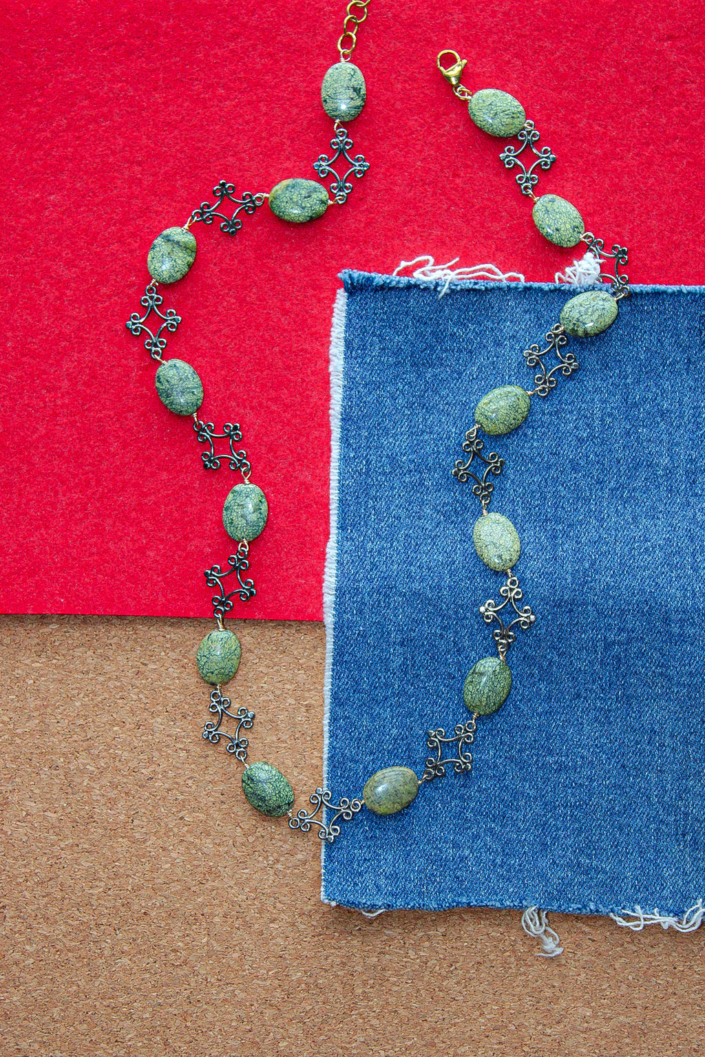 Handmade necklaces by Marveyra handcrafted in Puerto Rico featuring unique artisan designs, stainless steel details, pearls, natural-inspired elements, charms, chains, and contemporary accents. Every piece is created to stand out with an alternative, beach-inspired, unisex aesthetic and can be layered or styled for everyday wear. / Collares artesanales de Marveyra hechos a mano en Puerto Rico con diseños únicos, detalles en acero inoxidable, perlas, elementos inspirados en la naturaleza, dijes, cadenas y ac
