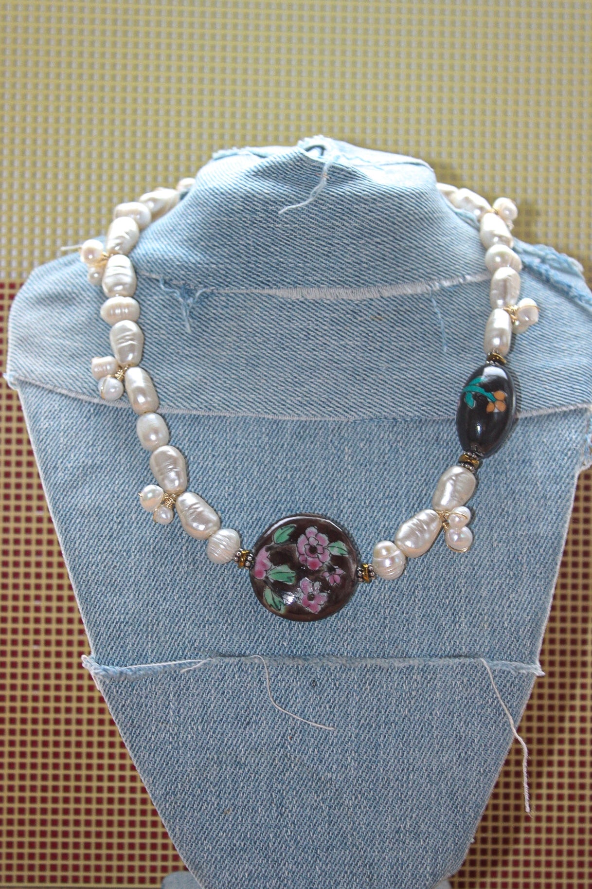 Handmade necklaces by Marveyra handcrafted in Puerto Rico featuring unique artisan designs, stainless steel details, pearls, natural-inspired elements, charms, chains, and contemporary accents. Every piece is created to stand out with an alternative, beach-inspired, unisex aesthetic and can be layered or styled for everyday wear. / Collares artesanales de Marveyra hechos a mano en Puerto Rico con diseños únicos, detalles en acero inoxidable, perlas, elementos inspirados en la naturaleza, dijes, cadenas y ac