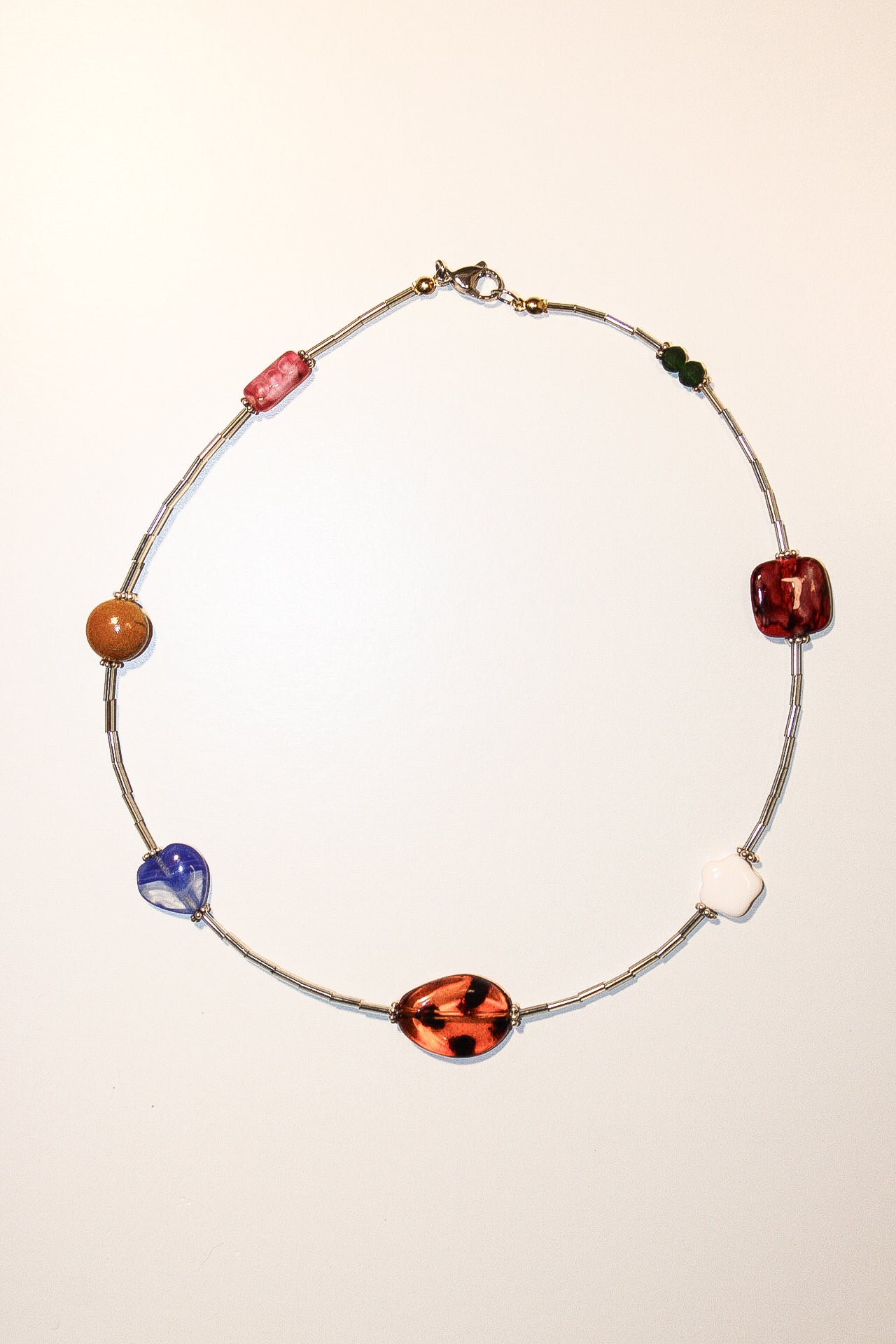 Handmade necklaces by Marveyra handcrafted in Puerto Rico featuring unique artisan designs, stainless steel details, pearls, natural-inspired elements, charms, chains, and contemporary accents. Every piece is created to stand out with an alternative, beach-inspired, unisex aesthetic and can be layered or styled for everyday wear. / Collares artesanales de Marveyra hechos a mano en Puerto Rico con diseños únicos, detalles en acero inoxidable, perlas, elementos inspirados en la naturaleza, dijes, cadenas y ac