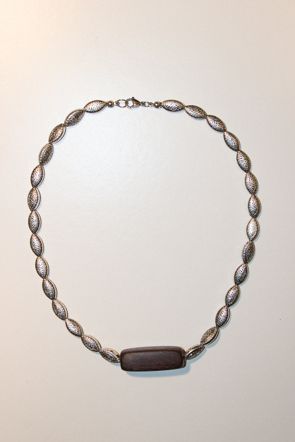 Handmade necklaces by Marveyra handcrafted in Puerto Rico featuring unique artisan designs, stainless steel details, pearls, natural-inspired elements, charms, chains, and contemporary accents. Every piece is created to stand out with an alternative, beach-inspired, unisex aesthetic and can be layered or styled for everyday wear. / Collares artesanales de Marveyra hechos a mano en Puerto Rico con diseños únicos, detalles en acero inoxidable, perlas, elementos inspirados en la naturaleza, dijes, cadenas y ac
