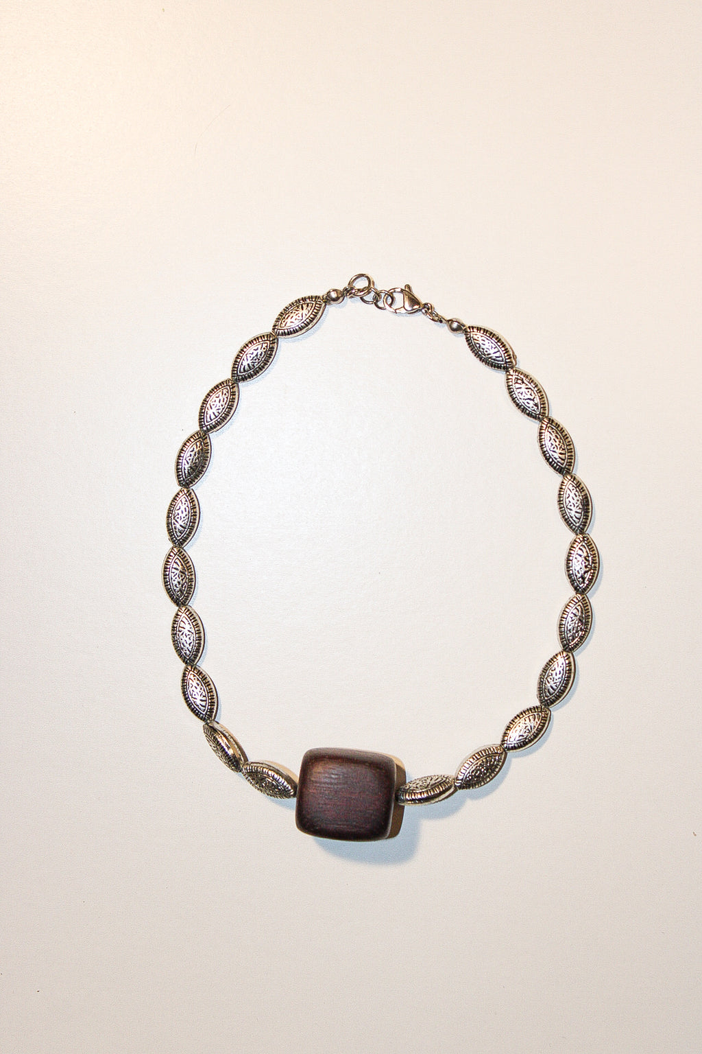 Handmade necklaces by Marveyra handcrafted in Puerto Rico featuring unique artisan designs, stainless steel details, pearls, natural-inspired elements, charms, chains, and contemporary accents. Every piece is created to stand out with an alternative, beach-inspired, unisex aesthetic and can be layered or styled for everyday wear. / Collares artesanales de Marveyra hechos a mano en Puerto Rico con diseños únicos, detalles en acero inoxidable, perlas, elementos inspirados en la naturaleza, dijes, cadenas y ac